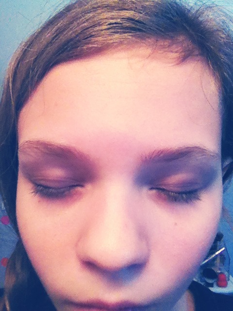 Apply the dark brown on the outer lid and blend into the crease