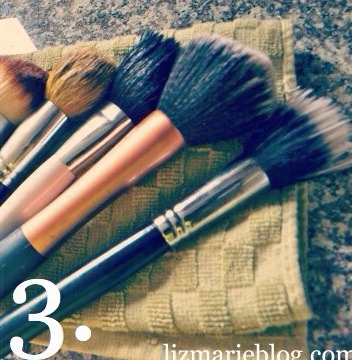 How To Clean Your Makeup Brushes. Fast And Easy 
