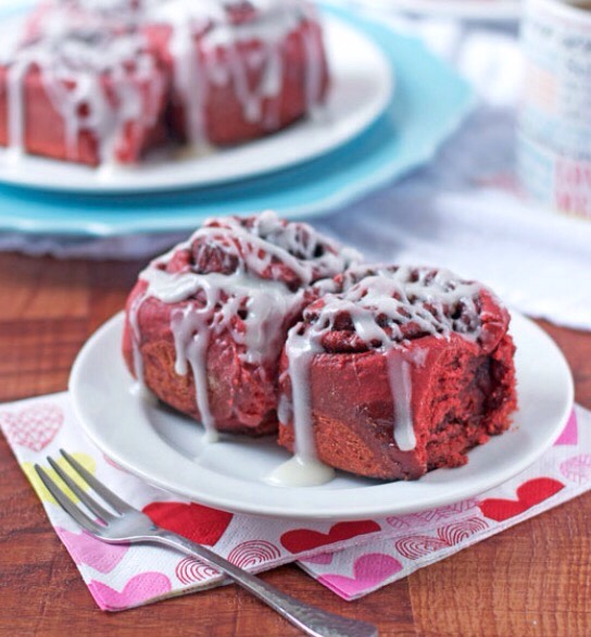 Red velvet cinnamon rolls 