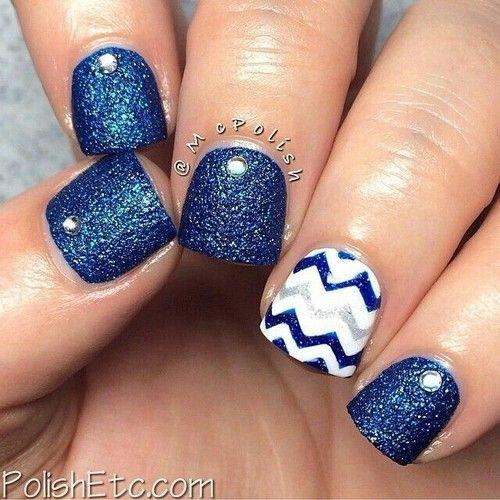cute nail design for graduation