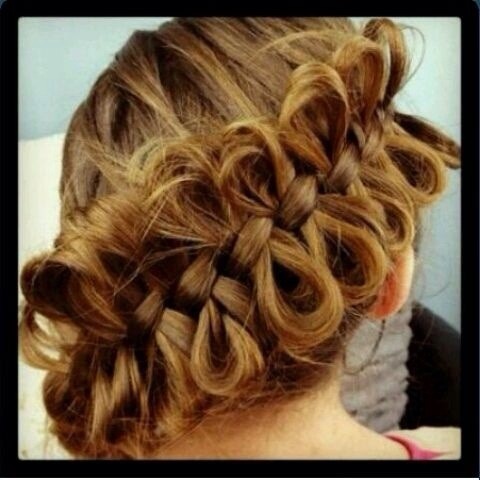 Absolutely stunning! Would love to be able to do this to my own hair