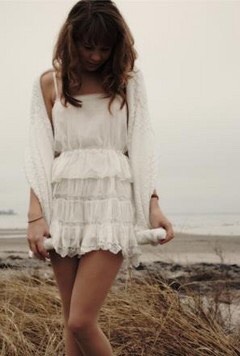 White short dress + white cardigan + beach waves = perfect spring outfit