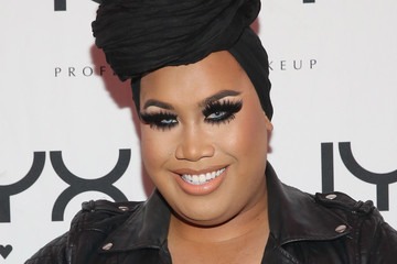 @PatrickStarrr on YouTube!

Patrick star is a beautiful male makeup artist! He's very creative with his looks and goes all out! He does drag queen makeup, tutorials/DIYs, NYX face, smokey eyes, everything makeup related you'll find on his channel! He's hilarious and one of my all time favorites