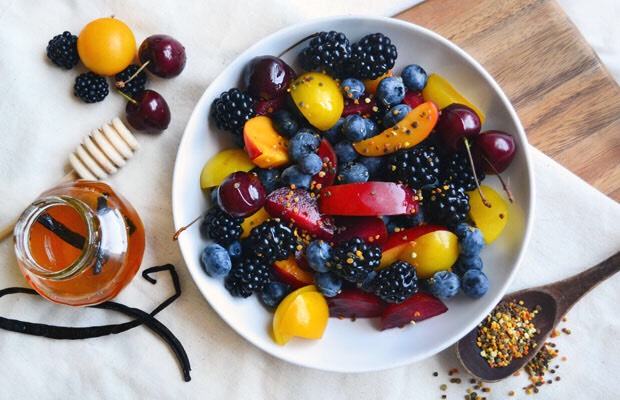5. Antioxidant Fruit Salad with Bee Pollen
The Skinny: 106.5 calories, .5 g fat, 27 g carbs, 22.5 g sugar, 4 g fiber and 2 g protein per 1-cup serving