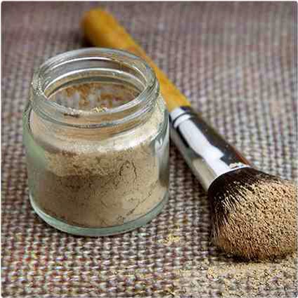 25. Dry Shampoo

Here’s a way to wash your hair without having to get it wet. It works best for when you want to keep your roots clean without necessarily getting the rest of your hair involved. A great recipe to keep on hand that can save you a bundle on fancy shampoos.