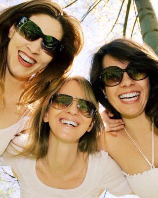 2. Wear Shades
 The UV rays of sun damage aging eyes in same manner they damage your skin. The research has found that UV rays can cause cataracts and chances of muscular degeneration. The best way to protect eyes is make a use of sun glasses which have UV filters.