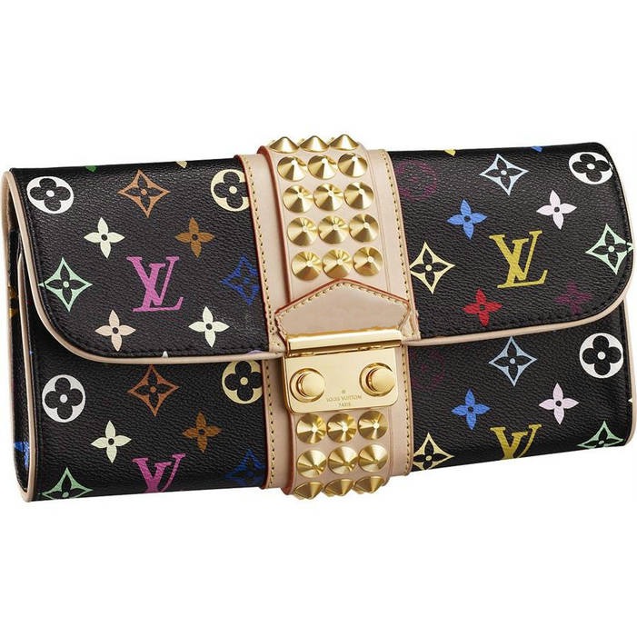 1) One must have in a purse is definitely a wallet. 💗