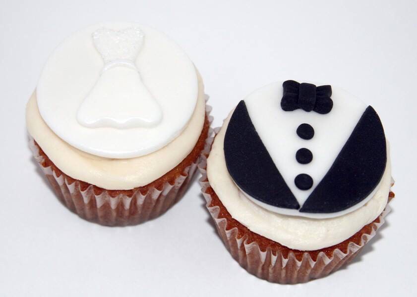 Adorable Cup Cake Topper Ideas And Some DIYs. π