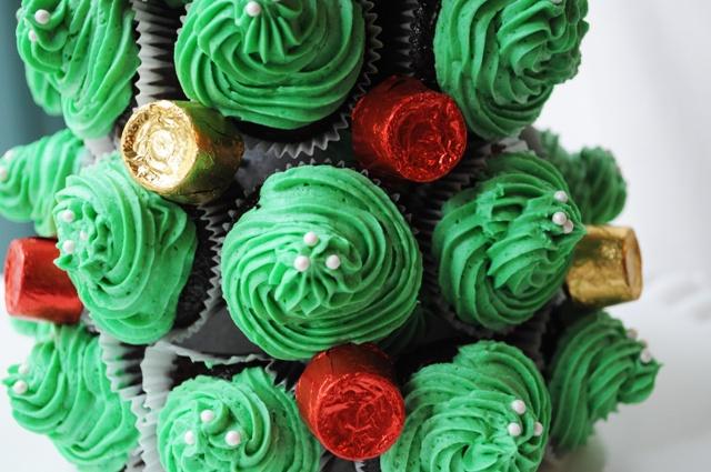 How To Make A Cupcake Christmas Tree!!