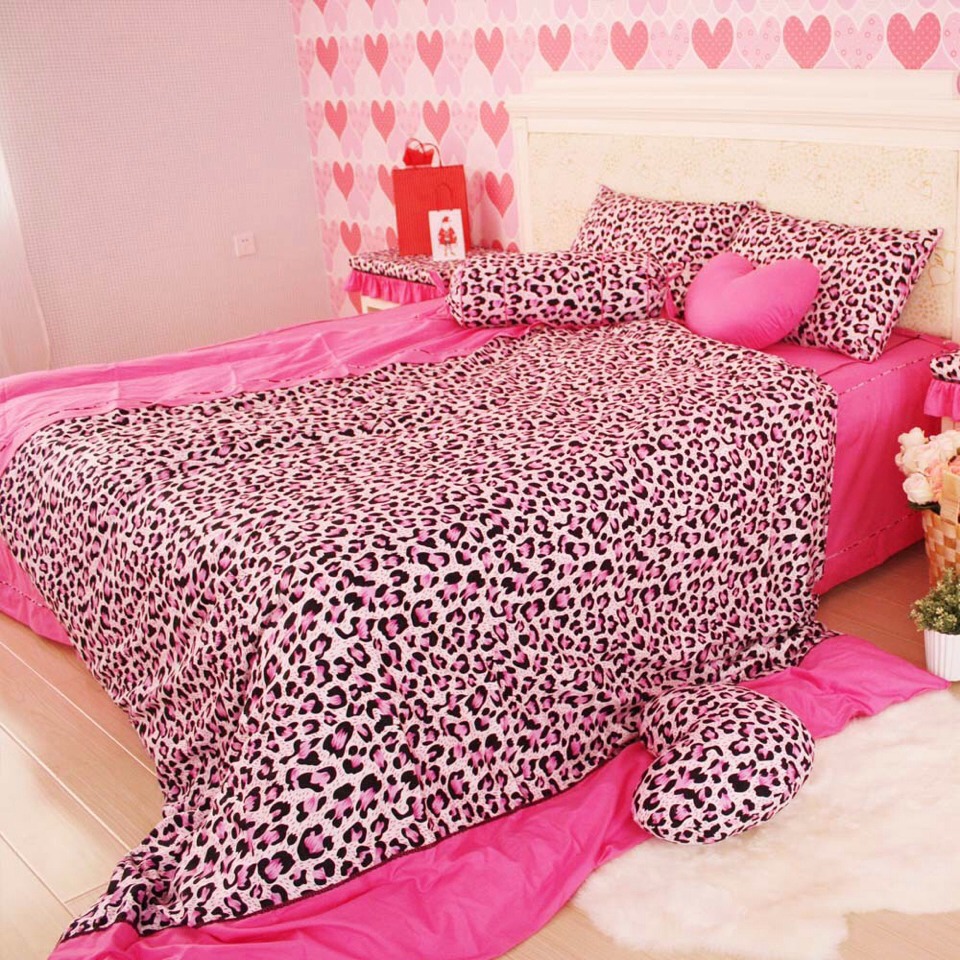 4.Dirty sheets~ Dead skin cells and bacteria build up from sleeping on your bed sheets . If your prone to a lot of acne it might be an idea to change your pillowcases 1-3 times a week and your sheets once a week.