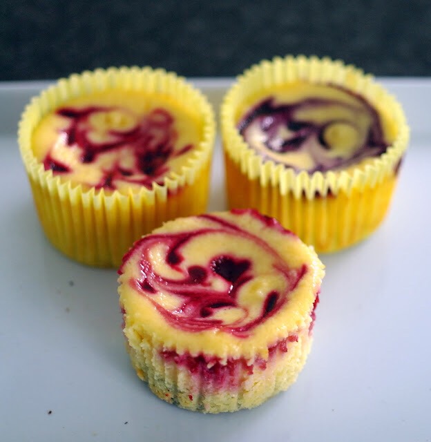 💕💕 Amazing Berry Swirl Cheesecake Cupcakes With Oreo Base 💕💕