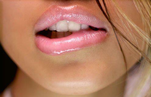 Plump Your Lips With This π