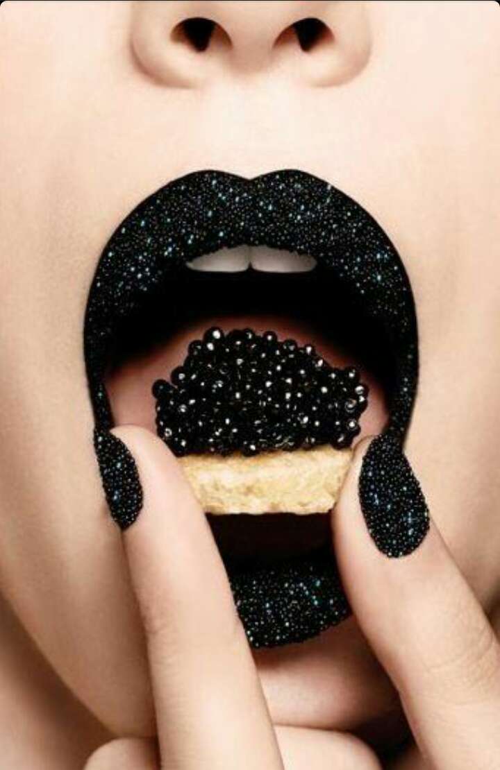DIY Burlesque Glitter Lips!!