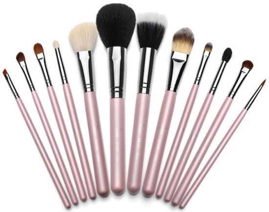 and special blush brushes are even angled to help create a lifted look instead of a blotted look. Powder brushes are the larger fluffy brushes that most of us think of, and they are great because they allow you to softly blot your entire face with powder, whereas small brushes place an intense color