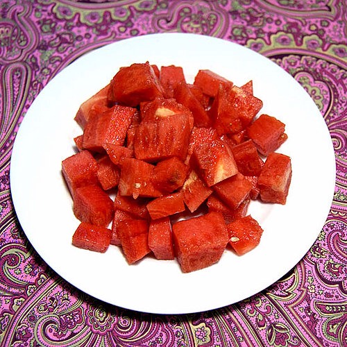 Health Tip: Eat 100 Calorie Snacks To Lose Weight! Here Are 100 Calorie Servings Of Differnt Fruits