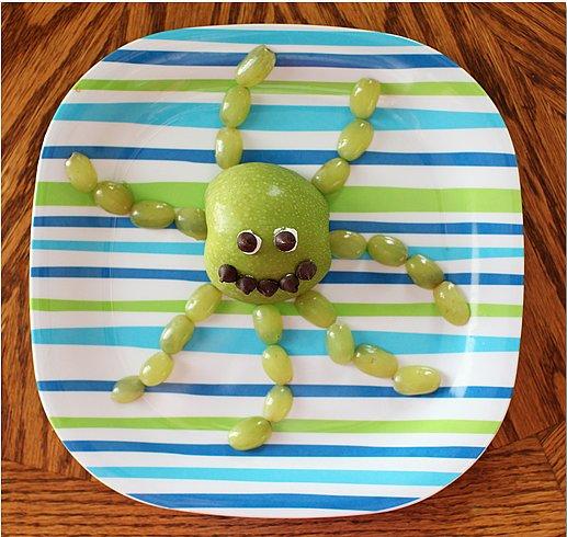 Octoapple
Slice some grapes and an apple into the shape of a sea creature.