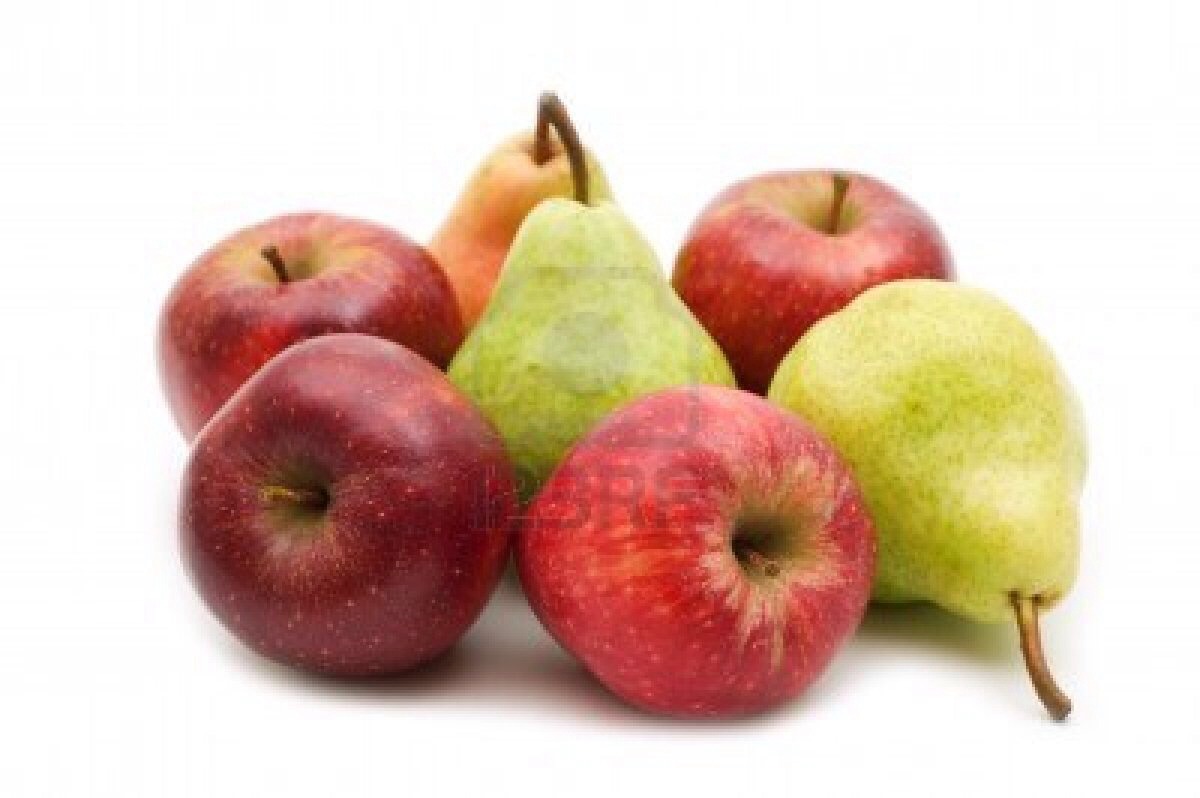 2. Keep sliced apples or pears from browning by squirting a little lemon juice on them. The acidity of the lemon juice helps prevent the fruit from oxidizing.

