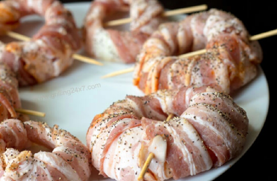 Smoked Bacon Wrapped Onion Rings – Spicy Sriracha Onion Rings