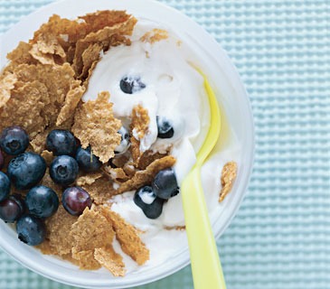 A bowl of fiber-rich bran flakes (about 1½ cups) with 8 ounces of low-fat milk is nearly the perfect breakfast. Make it portable by replacing the milk with lemon or vanilla yogurt and mixing it in a to-go container. Increase the fiber and vitamins by adding ¼ cup of nuts or fresh or dried fruit, 