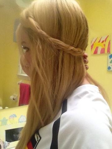 Clip it back with a bobby pin! And you are done!!! 😁👏👏👏