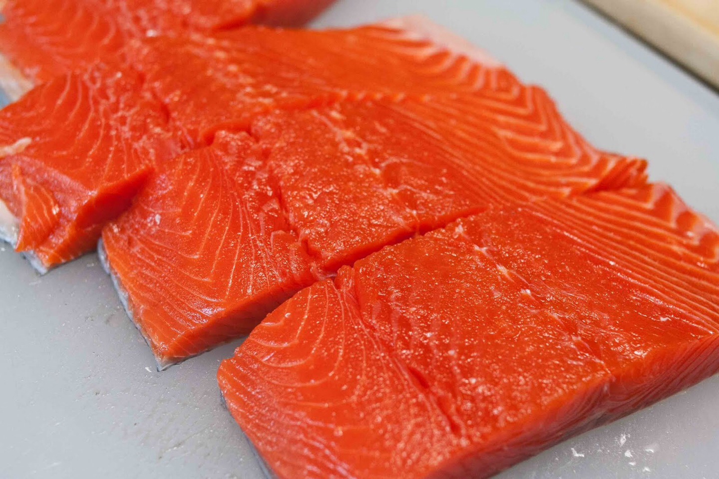 Salmon and mackerel both are omega 3 and 6 fatty acids which are crucial in brain functions and makes you slimmer.If you want to tone up your tummy choose oily fish is a preferable one,because those are high in proteins.Salmon have better source of lean protein