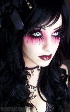 25 Creepy But Cool Halloween Makeup Ideas! #Halloweentip