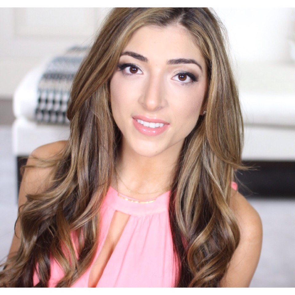 Amelia posts regular beauty videos and has many series where she talks and reviews different products, both high end and drugstore.