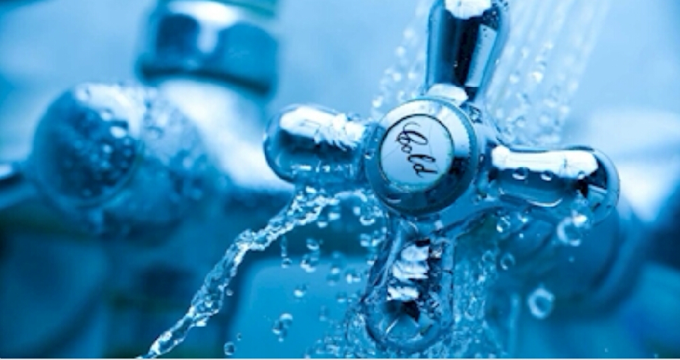10. Not ending with a burst of cold water.

If you've ever been to a Scandinavian spa, you know how much good a shock of cold can do a body. Just a 30-second blast after your warm shower can increase your tolerance to stress, strengthen your immune system, and have anti-depressant effects.