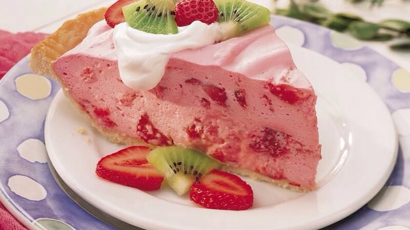 Fluffy strawberry pie with pretzel crust