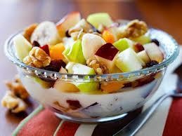 Fruit and Cereal
Lean cereal, fruits and low-fat milk. This gives you a lot of nutrition your body needs. 
