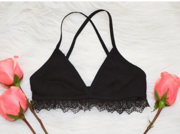 DIY LACE BRA
You can easily add some romance to your plain bra with just some lace trim and sewing skills. Simply sew the lace trim into the inner band of a cotton bra to the zigzag stitch.