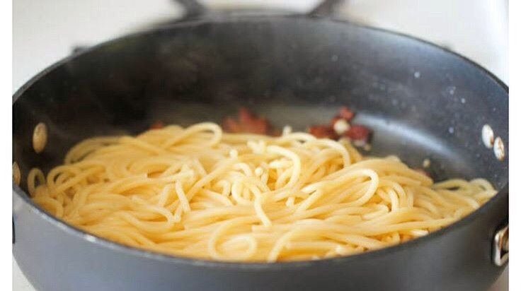 Add pre-boiled noodles to the pot and stir