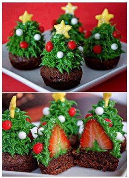 Who doesn't love chocolate and strawberries together? After making a batch of mini brownies, put strawberries upside down on top of the brownies, and cover with green icing to look like trees. Decorate with small candies to represent the ornaments and put star shaped candies on top! 🌟