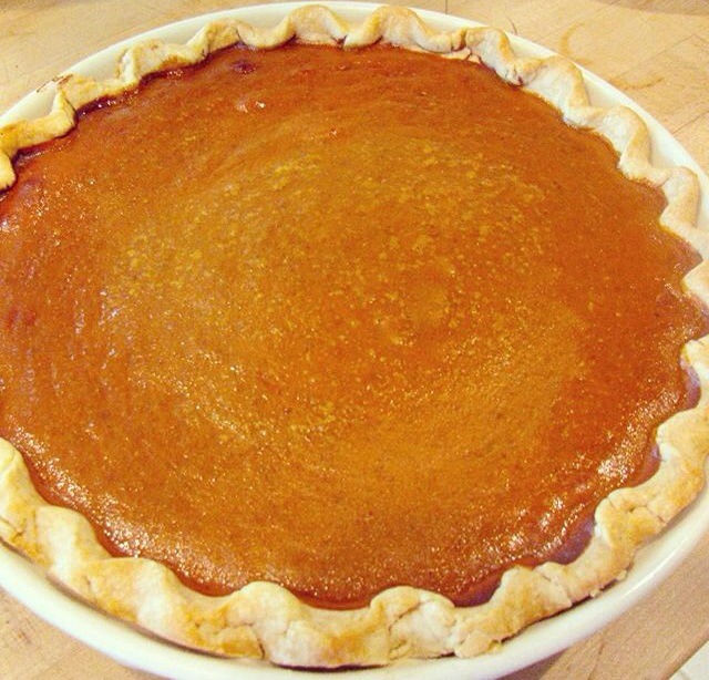 No table can go good with out the classic pumpkin pie 🍁🍂💛😋 (thank god my dad is a baker)