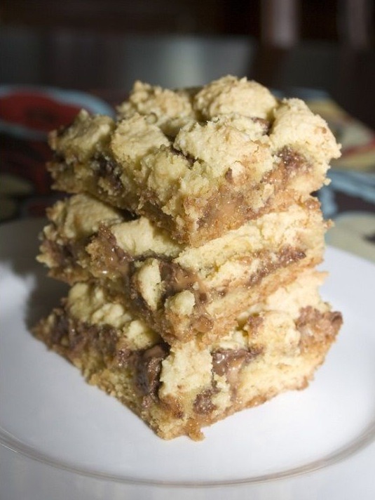 Rolo Candy Cake Bars! 😳😳😳