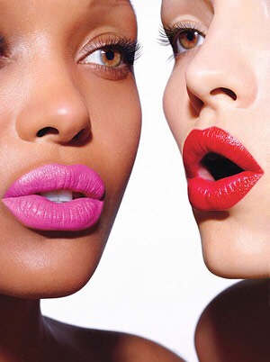 Avoid lipstick on the teeth: To make sure lipstick doesn’t stick to your pearly whites, position your freshly painted lips around your fingers and softly pull your finger out. Doing this will remove all of the excess lip color onto your finger rather than on your teeth.