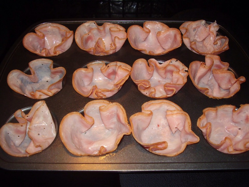 1) Preheat oven to 375. Spray muffin tin with cooking spray to prevent cups from sticking. Then line each muffin tin with a slice of ham. 