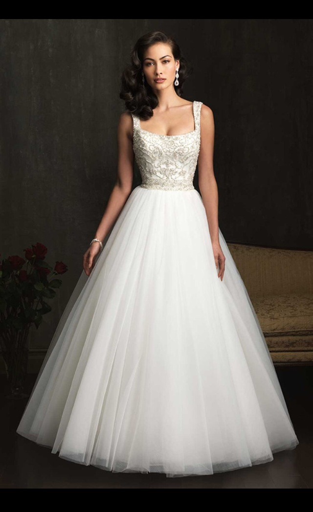 Beautiful Wedding Dresses UNDER $500! π #tipit