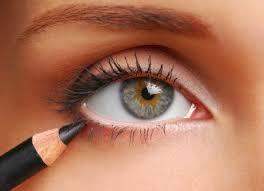 Weekend Beauty Hack: 5 Alternate Uses For Eyeshadow  