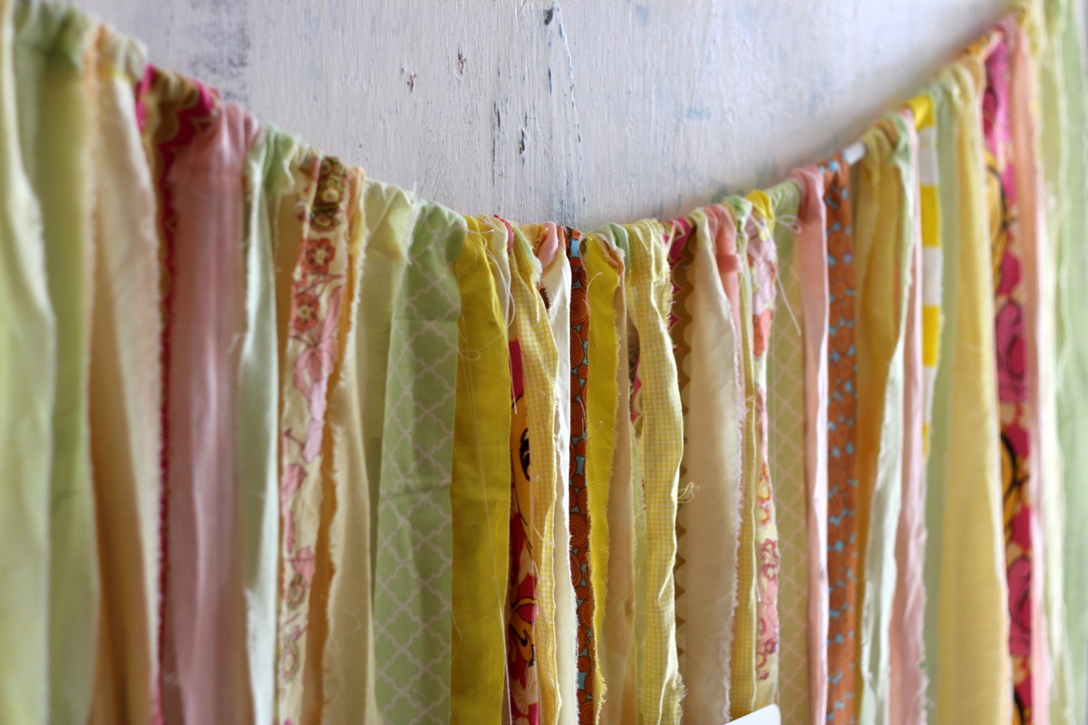 3. Give your cupcake buffet a pretty backdrop. Make a sweet spread of cupcakes even sweeter with a fabulous backdrop (several ideas and how-to’s here). Our backdrop is just strips of fabric, sewn into a garland (would you like a tutorial for that, or does it look pretty self explanatory?).