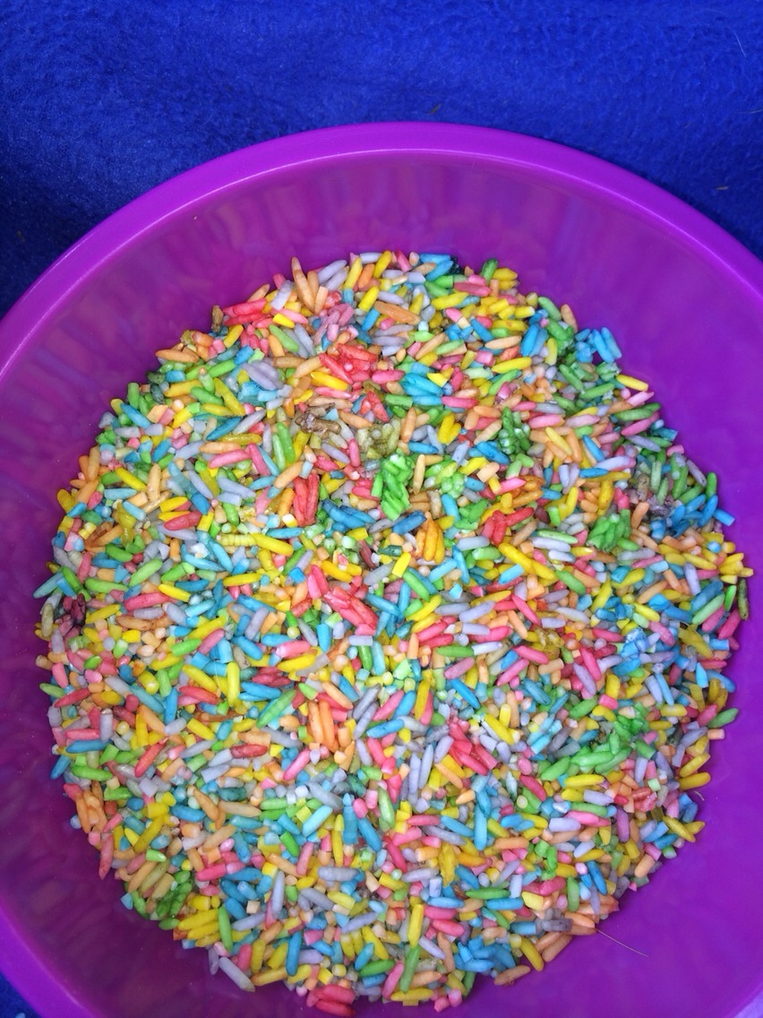 Put 1/4 cup vinegar in a snap lock bag add food dye. Add rice and coat well leave the zip lock bags open to dry over night.