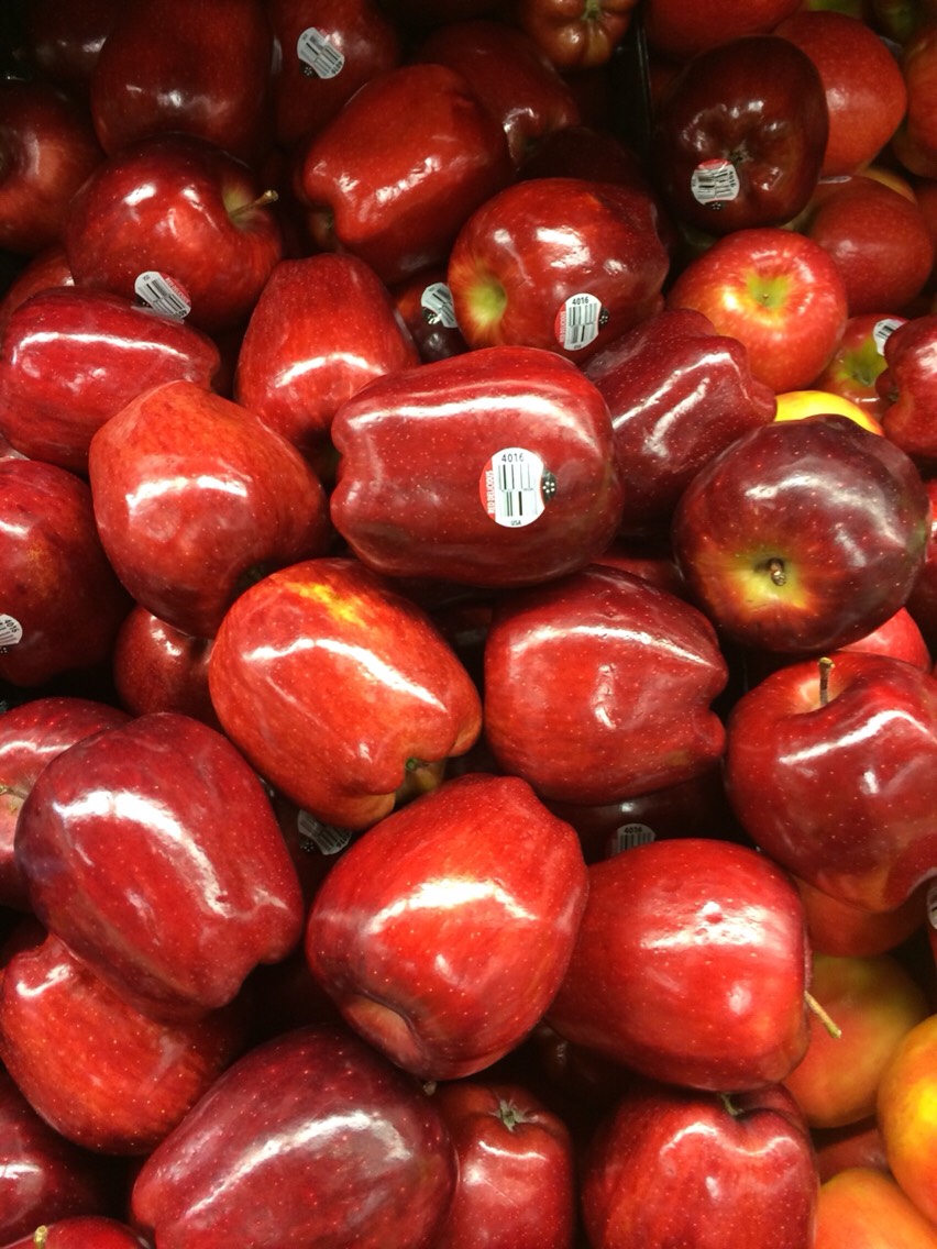 Apples - lots of antioxidants, vitamin C, vitamin B, minerals such as potassium and calcium, lots of dietary fiber