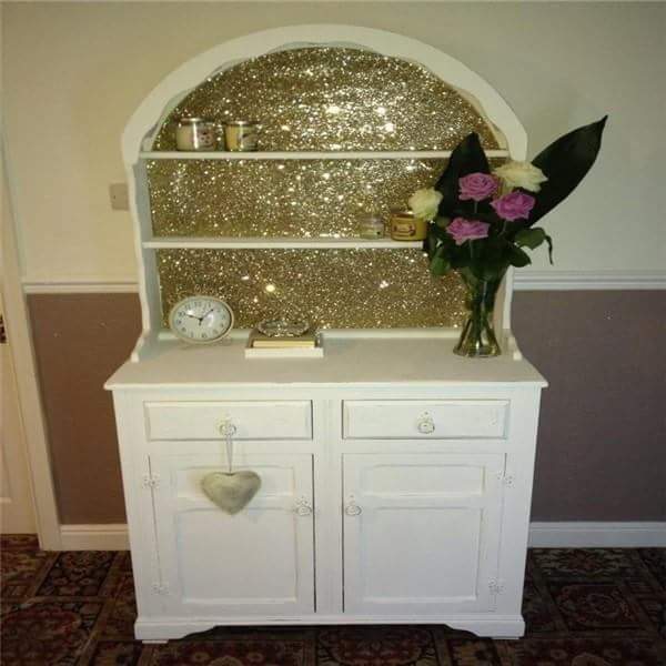 For all use girlie's that love glitter. hear are sum glittery wall paper ideas. 