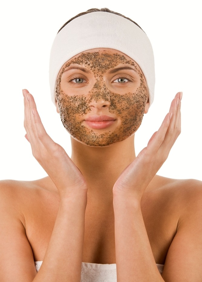 2. Exfoliating regularly:
Exfoliating helps slough off your dead skin, giving you the fresh, soft skin underneath. Meanwhile, acne scars relatively affect the top layers of your skin.