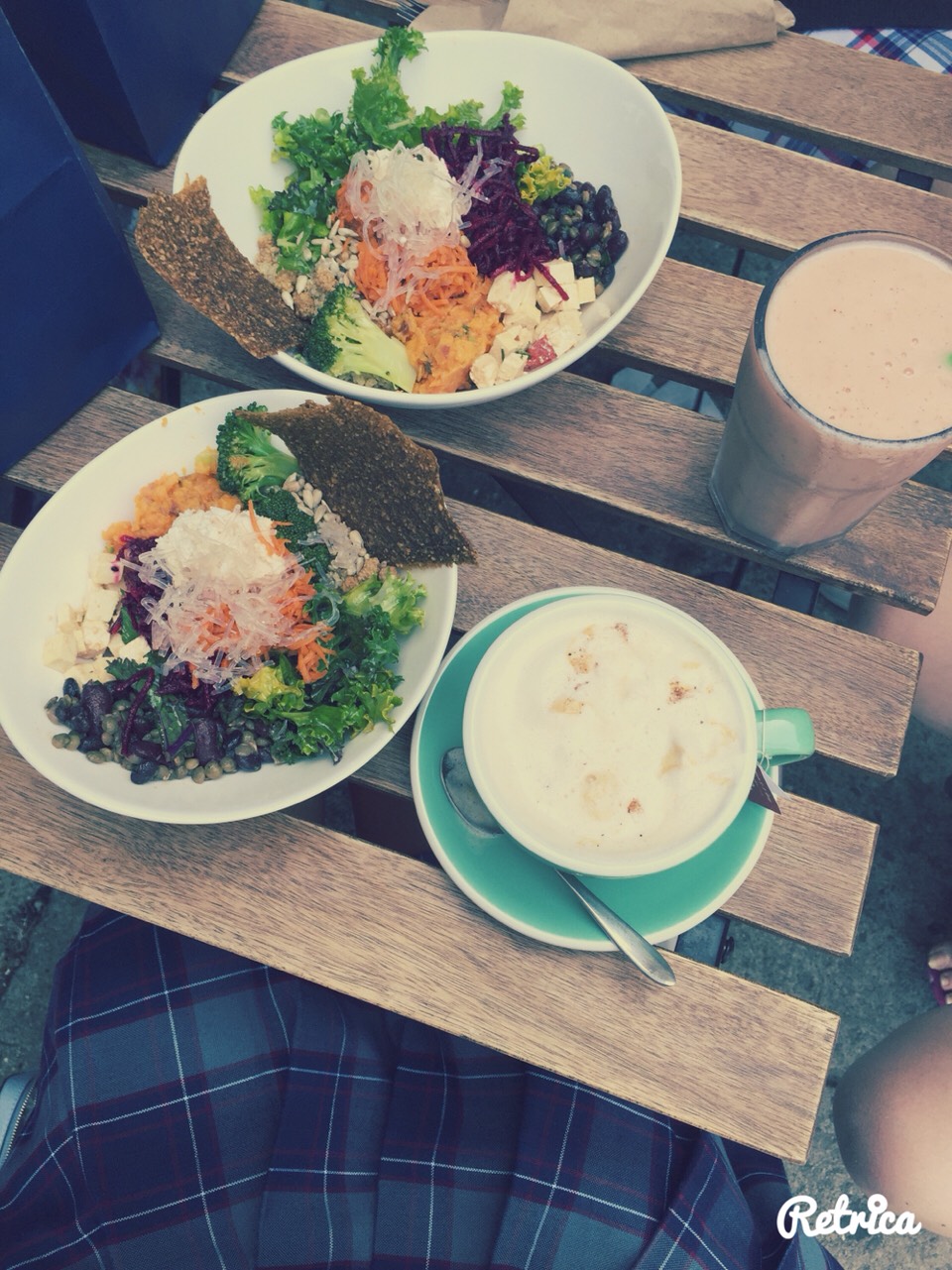 Walking down Kensington Market with friends and get hungry! So we stopped and got a delicious salad with tofu, sweet potato, kale, quinoa and a bunch of other healthy vegetarian goodies!! Plus a smoothie and chai tea late! This was a place I must go back to! 