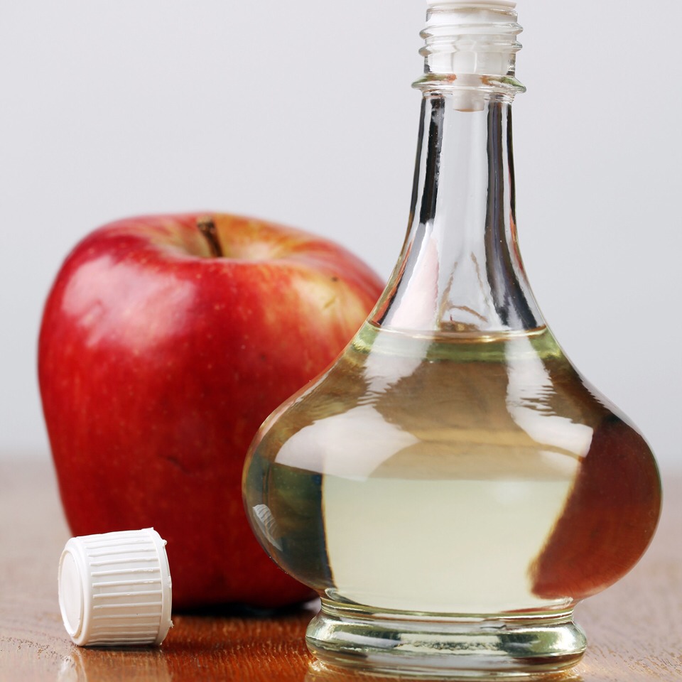 Treatment five: Apple cider vinegar
Take a cotton ball and dip it in the apple cider vinegar. Apply it on the pimples and keep it on overnight. You may feel extremely happy with its effectiveness the next morning.