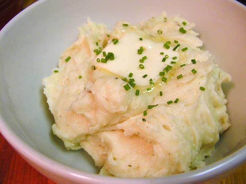 Mashed Potatoes
Creamy and smooth, or smashed and chunky? No matter which way you make it, mashed potatoes are one of the Thanksgiving dishes people look forward to most. Whether they’re cheesy, garlicky, or buttery, we love them any way they're prepared!