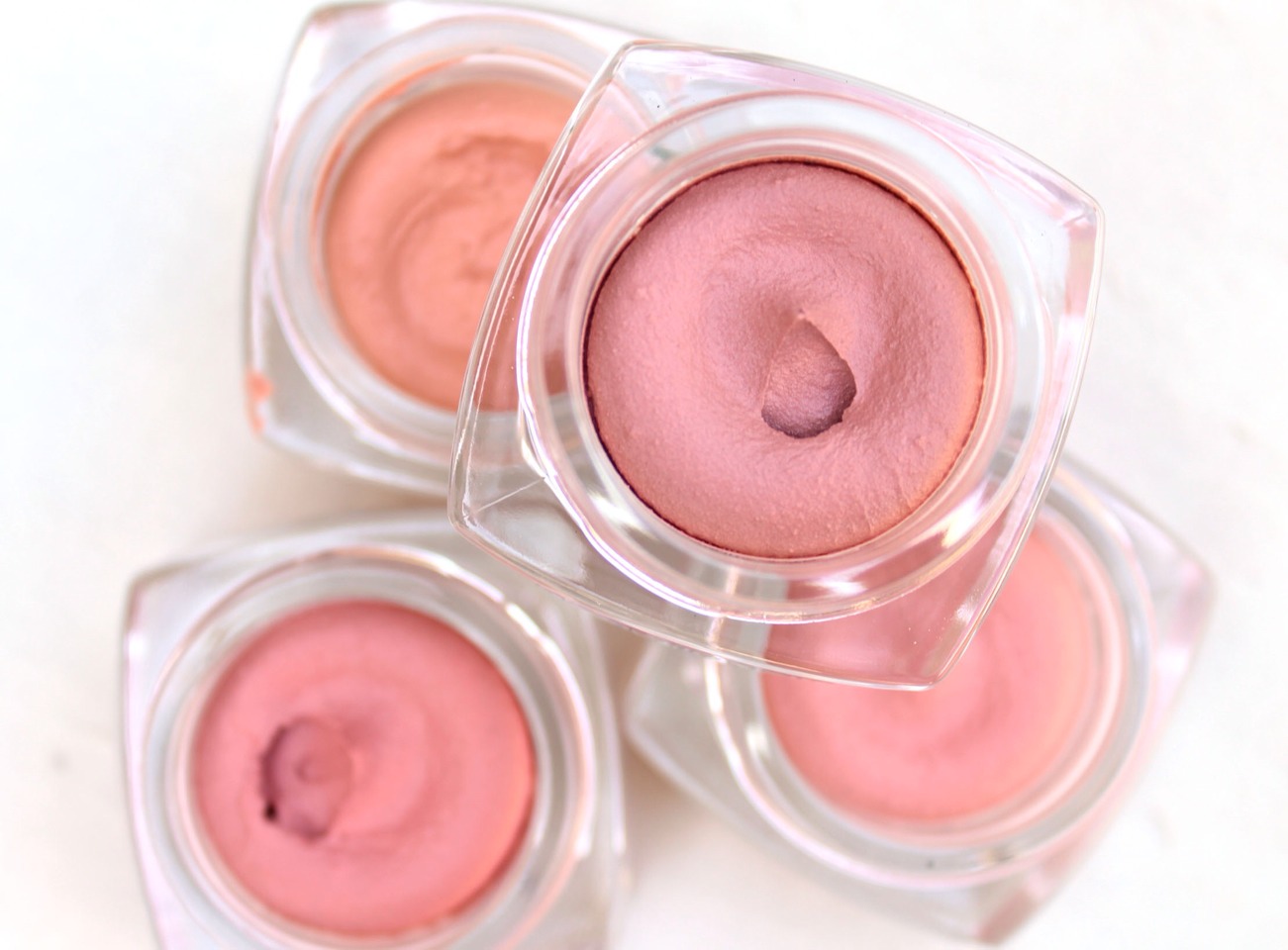 Square Face: Put on a fair amount of blush in circular motions with a medium-sized brush. If you have fair skin, avoid putting on a bright shade of pink, you want your skin tone to look even.