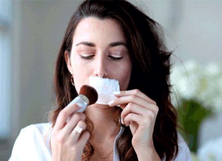 LASTING LIPSTICK TRICK
Apply lipstick as usual. Place a tissue over the lips and then brush translucent powder lightly over the tissue and remove. This will make the lipstick last much longer.