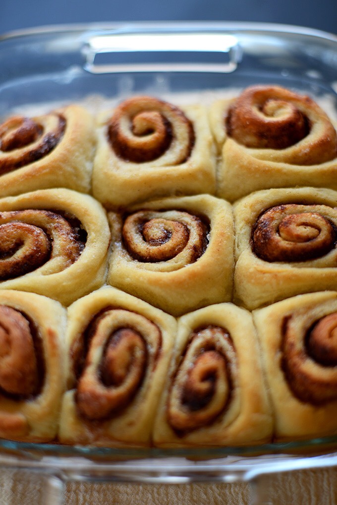 😋World's Easiest Cinnamon Rolls (vegan)